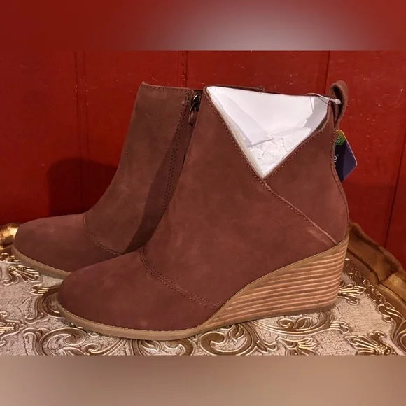 New With Tags Toms Brown Wedge Boots - Picture 4 of 9